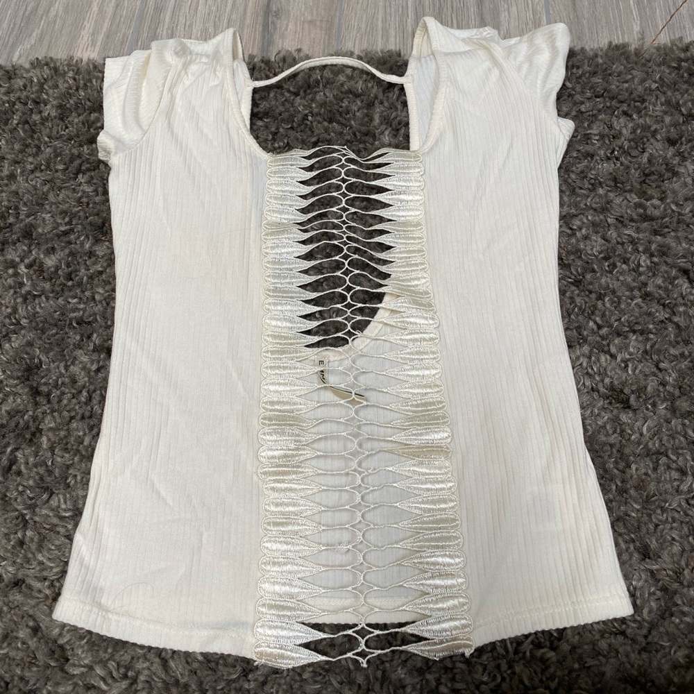 LF Emma & Sam off white tight shirt